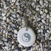 Schlüsselanhänger aus Stein mit Gravur Ying-Yang