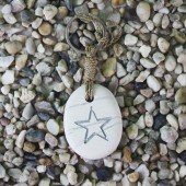 Schlüsselanhänger aus Stein mit Gravur Stern