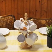 Handgemachter Tassenhalter aus Holz für 6 Tassen