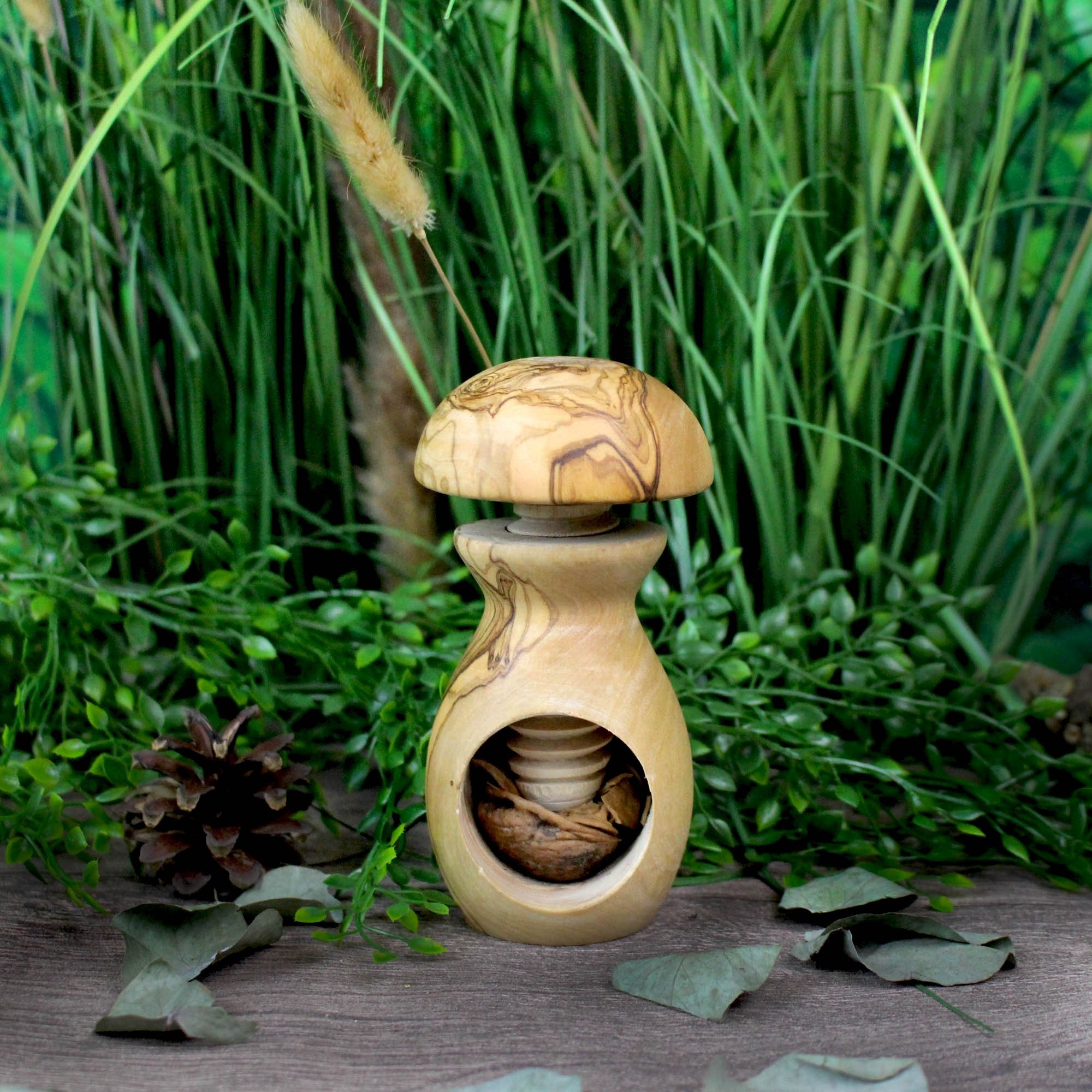 Nussknacker aus Olivenholz Pilz kaufen Tunesien Design