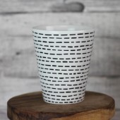 Becher aus Keramik weiß, Kaffeetasse modern Lineas