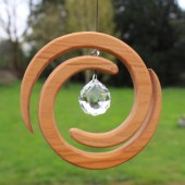 Fensterdeko aus Holz | Helix mit Kristall