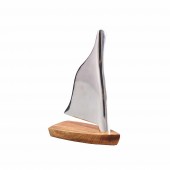 Segelschiff aus Holz und Metall